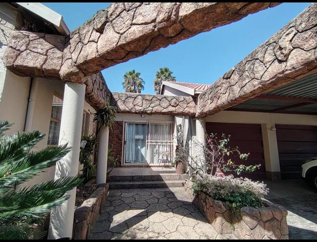 4 BEDROOM HOUSE FOR SALE IN WITFIELD